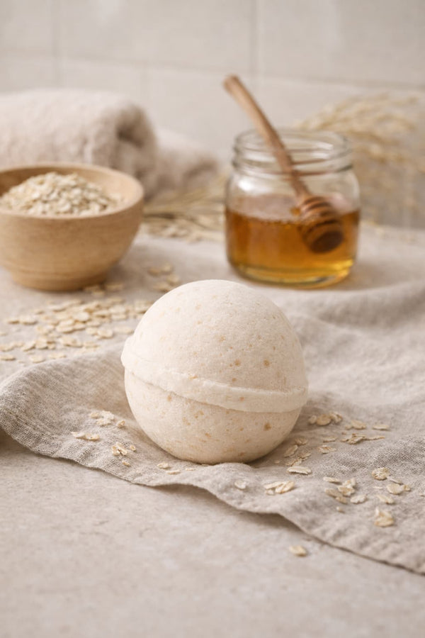 Honey oatmeal milk bathbomb with a creamy lather